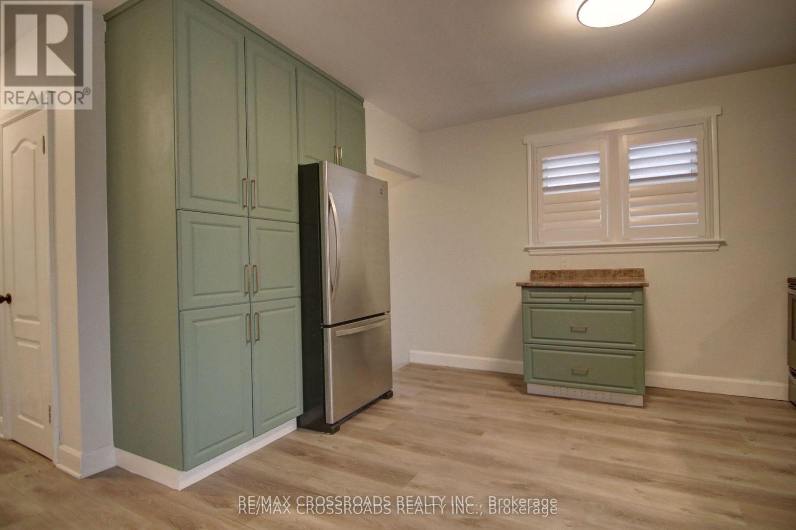 814 Nicholls Street, Peterborough (Northcrest Ward 5), Ontario  K9H 5T8 - Photo 11 - X12982228