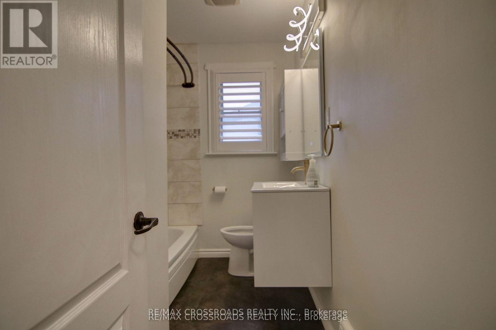 814 Nicholls Street, Peterborough (Northcrest Ward 5), Ontario  K9H 5T8 - Photo 15 - X12982228