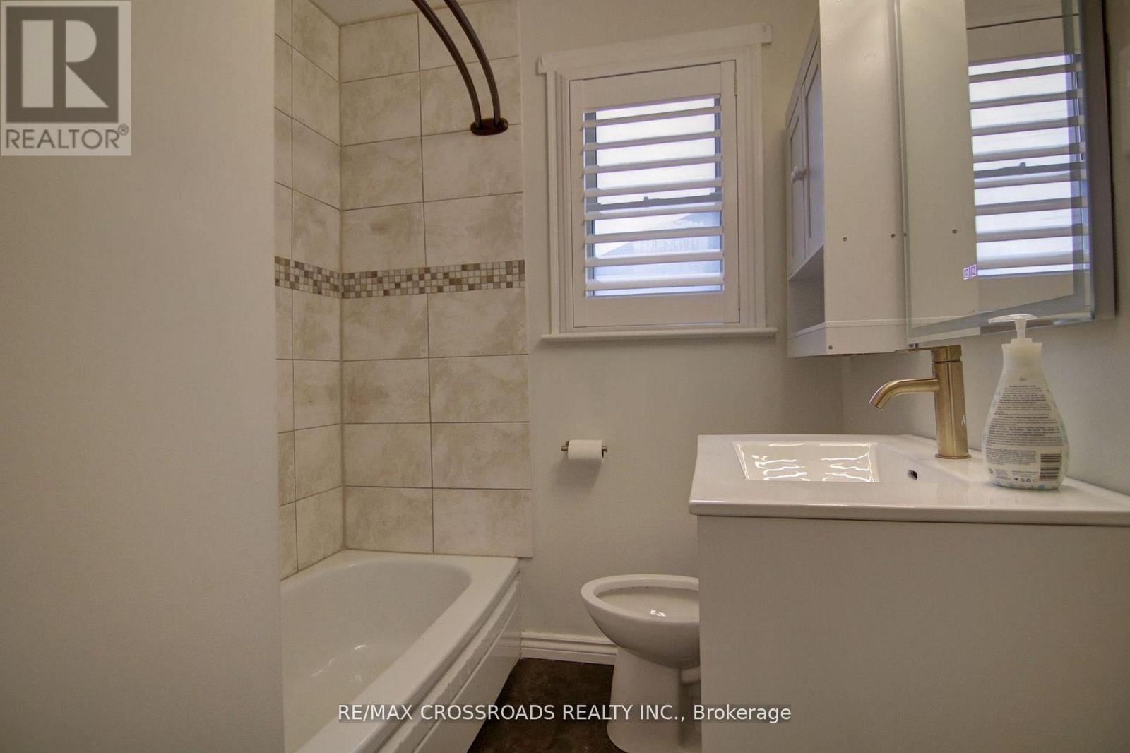 814 Nicholls Street, Peterborough (Northcrest Ward 5), Ontario  K9H 5T8 - Photo 16 - X12982228