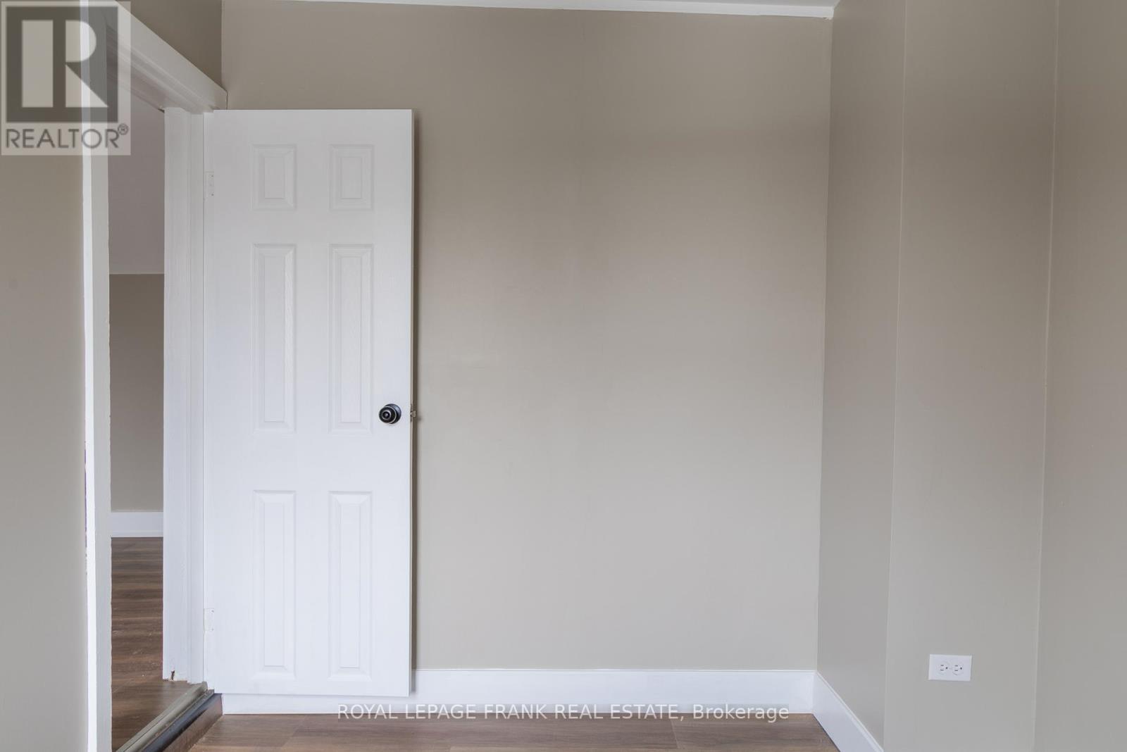 Upper - 39 Glenelg Street E, Kawartha Lakes (Lindsay), Ontario  K9V 1Y9 - Photo 11 - X12982398