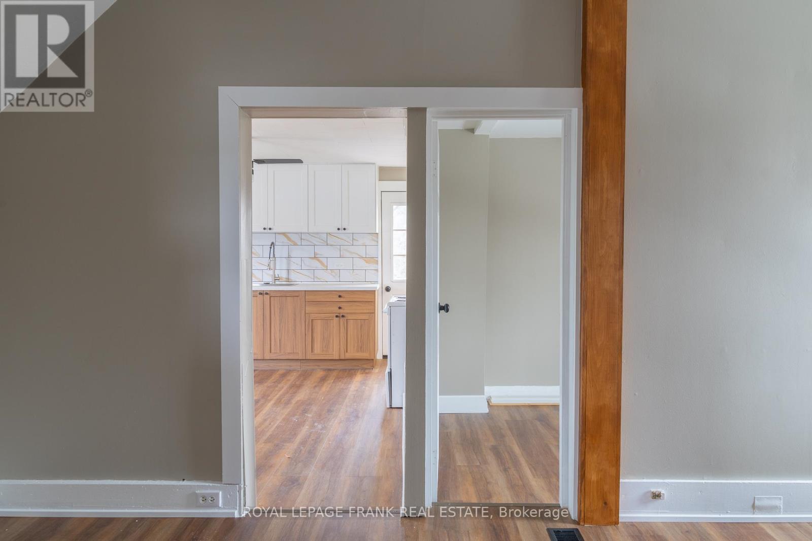 Upper - 39 Glenelg Street E, Kawartha Lakes (Lindsay), Ontario  K9V 1Y9 - Photo 12 - X12982398