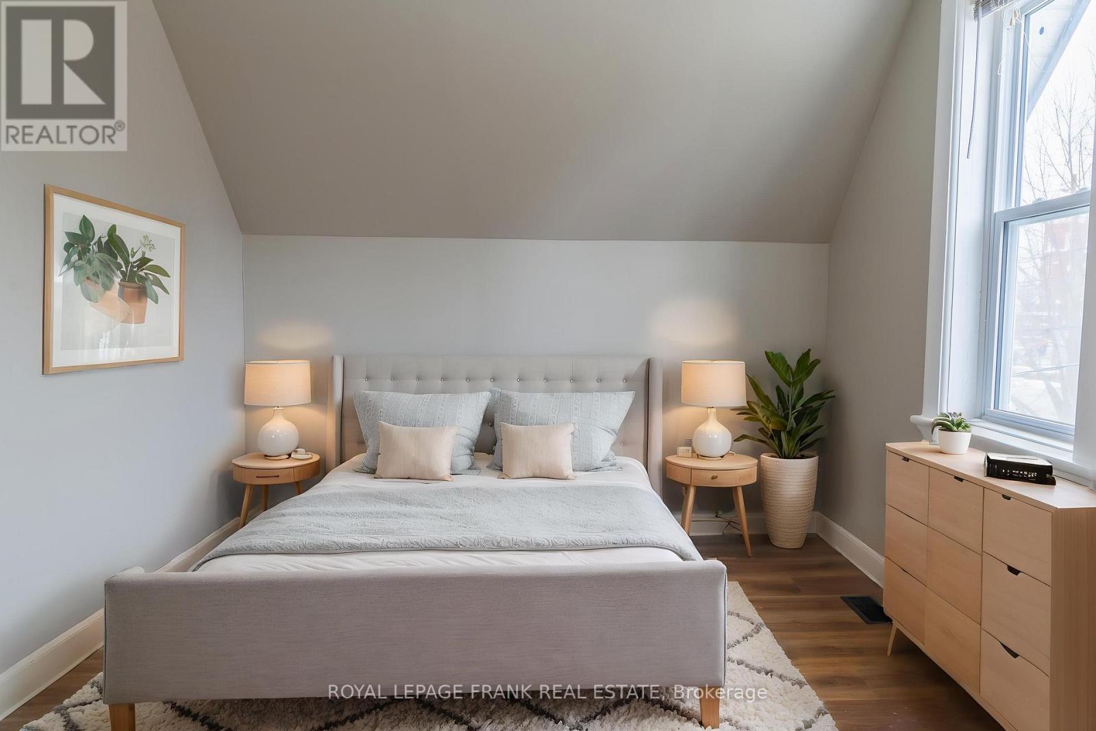 Upper - 39 Glenelg Street E, Kawartha Lakes (Lindsay), Ontario  K9V 1Y9 - Photo 15 - X12982398