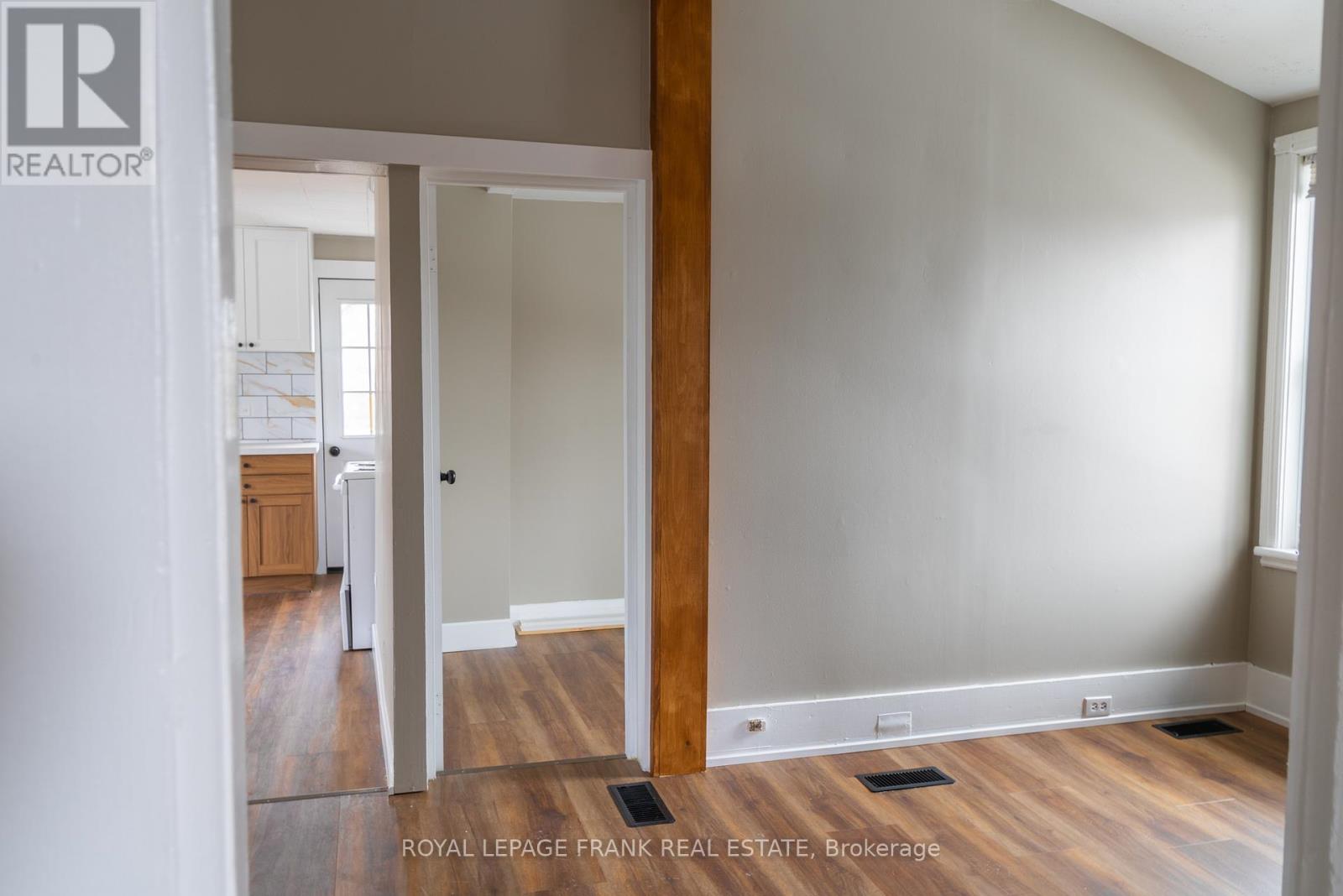 Upper - 39 Glenelg Street E, Kawartha Lakes (Lindsay), Ontario  K9V 1Y9 - Photo 19 - X12982398