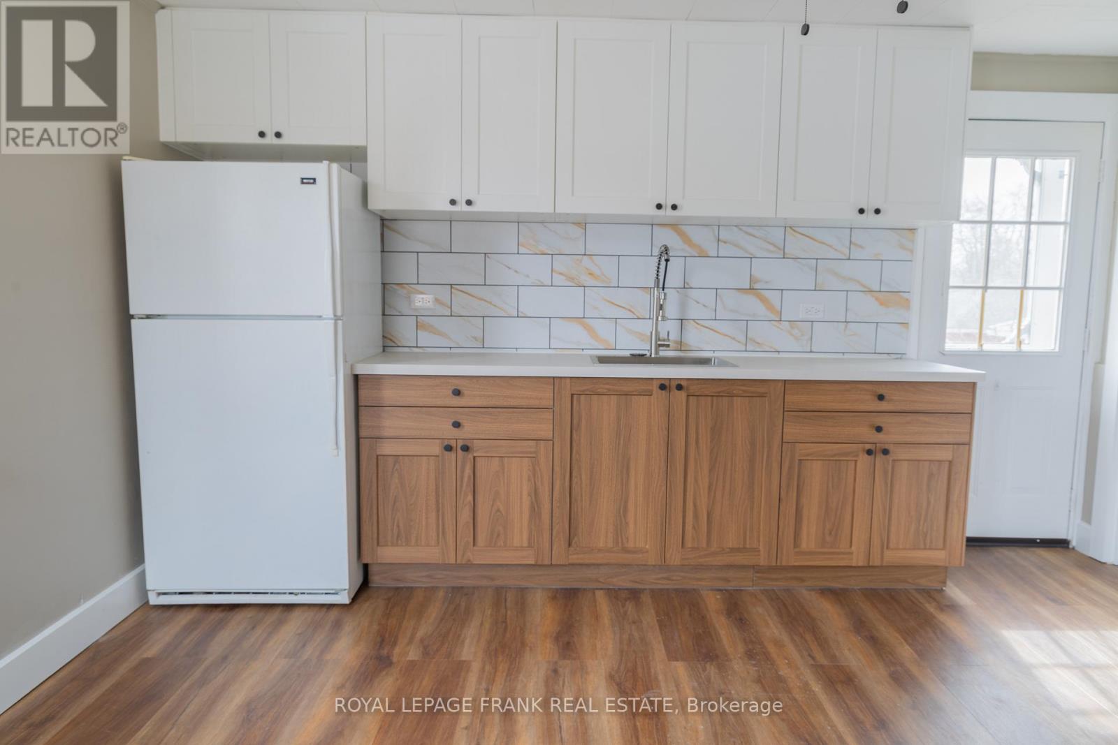 Upper - 39 Glenelg Street E, Kawartha Lakes (Lindsay), Ontario  K9V 1Y9 - Photo 2 - X12982398