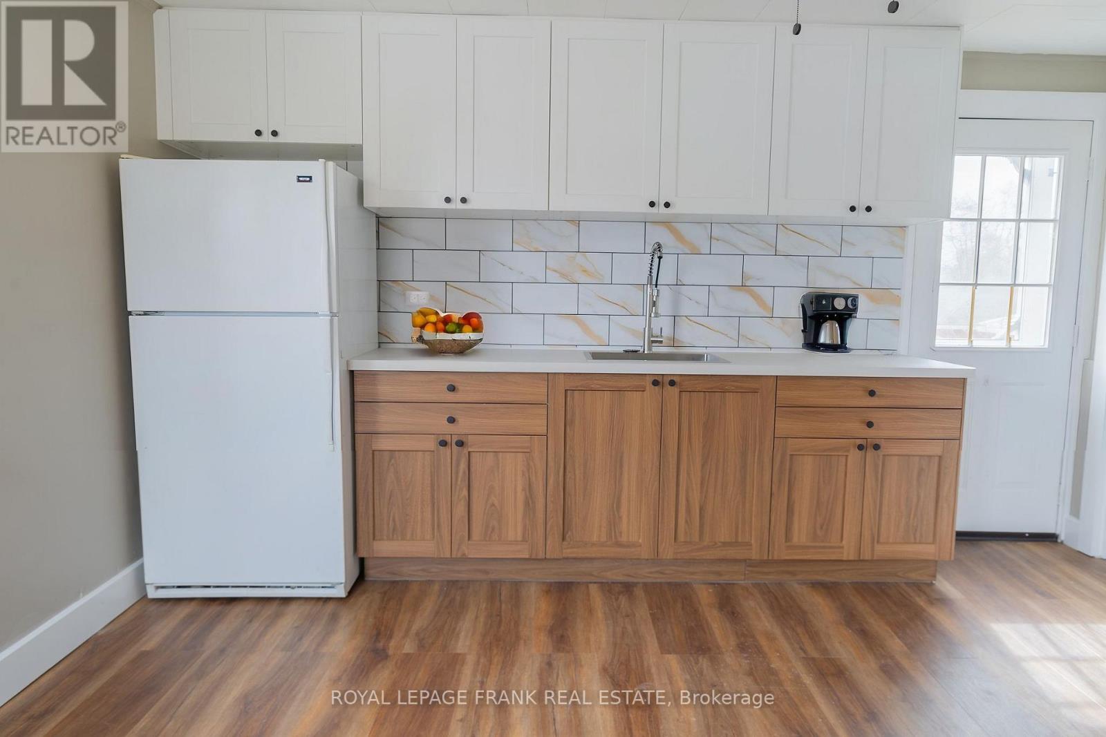 Upper - 39 Glenelg Street E, Kawartha Lakes (Lindsay), Ontario  K9V 1Y9 - Photo 3 - X12982398