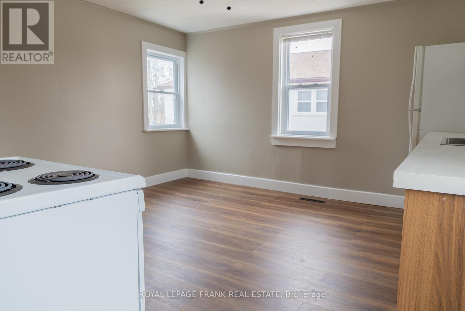 Upper - 39 Glenelg Street E, Kawartha Lakes (Lindsay), Ontario  K9V 1Y9 - Photo 4 - X12982398