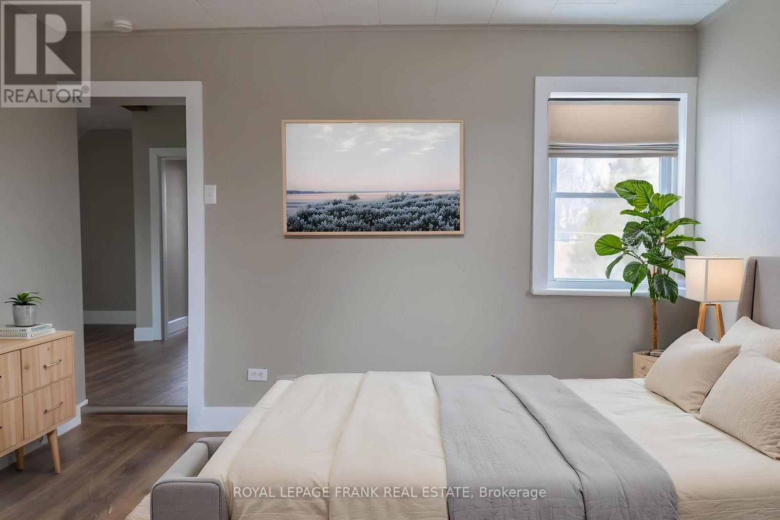 Upper - 39 Glenelg Street E, Kawartha Lakes (Lindsay), Ontario  K9V 1Y9 - Photo 8 - X12982398