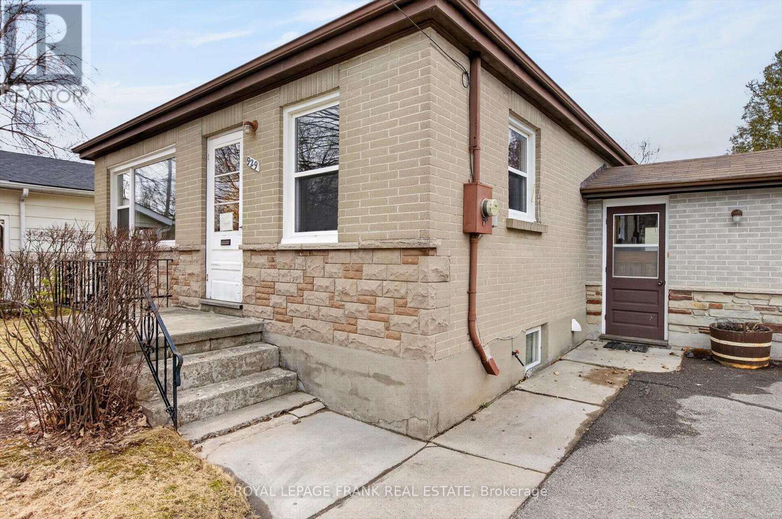 929 Western Avenue, Peterborough (Otonabee Ward 1), Ontario  K9J 5W1 - Photo 3 - X12982418