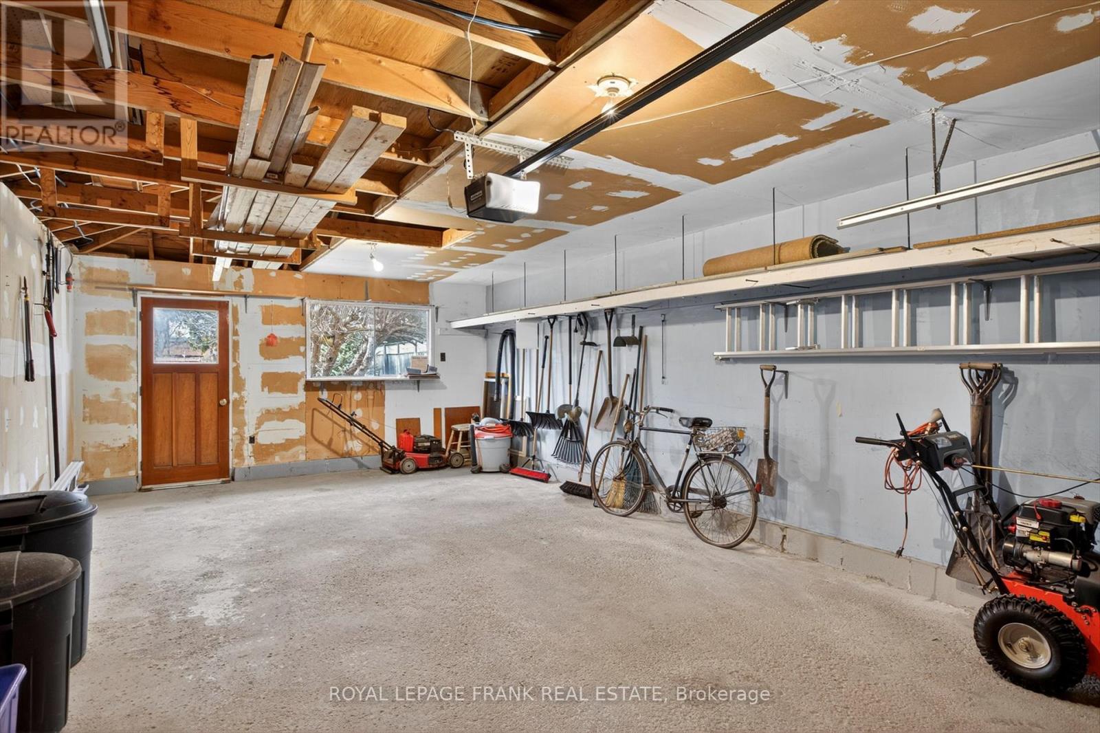 929 Western Avenue, Peterborough (Otonabee Ward 1), Ontario  K9J 5W1 - Photo 32 - X12982418