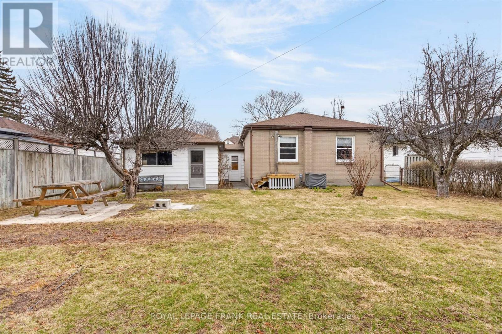 929 Western Avenue, Peterborough (Otonabee Ward 1), Ontario  K9J 5W1 - Photo 35 - X12982418