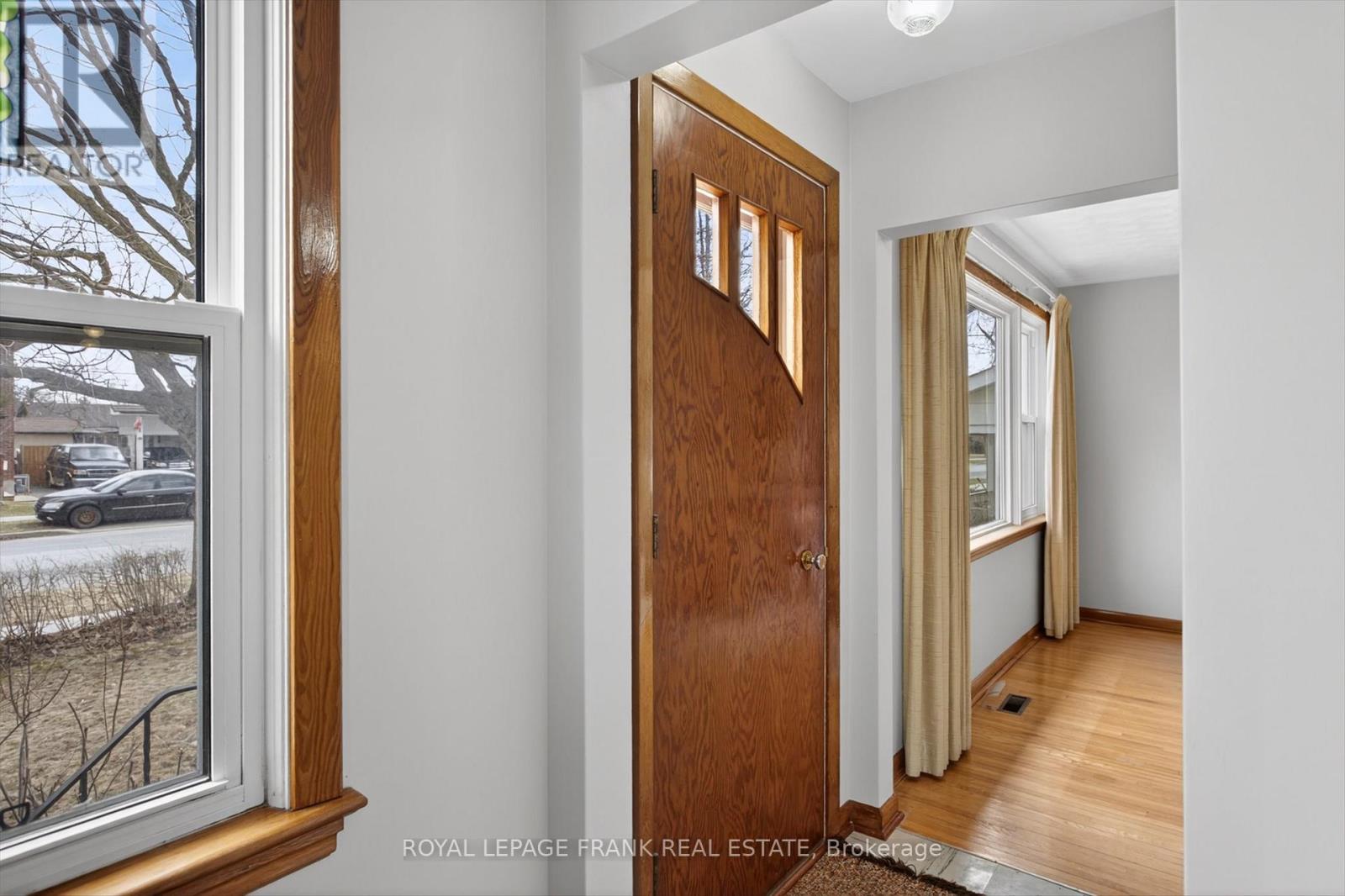 929 Western Avenue, Peterborough (Otonabee Ward 1), Ontario  K9J 5W1 - Photo 4 - X12982418