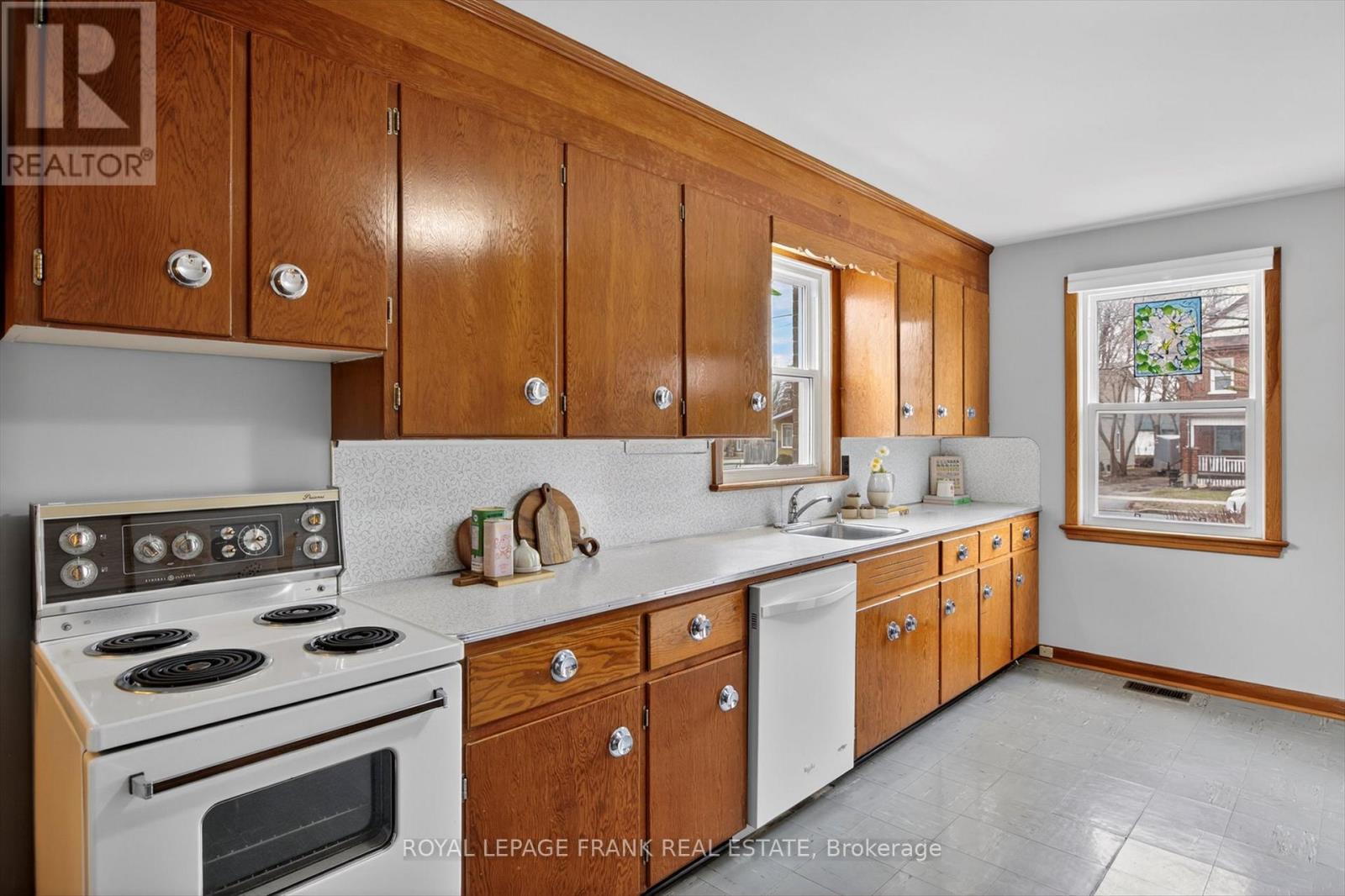 929 Western Avenue, Peterborough (Otonabee Ward 1), Ontario  K9J 5W1 - Photo 7 - X12982418