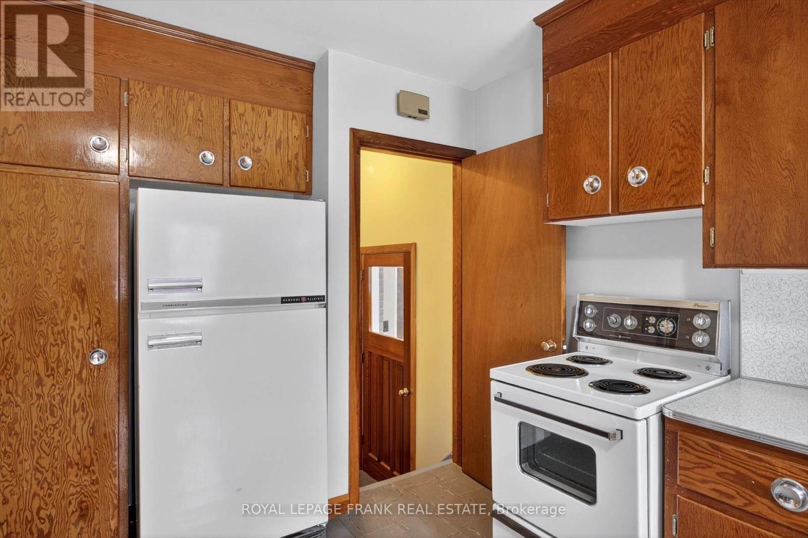 929 Western Avenue, Peterborough (Otonabee Ward 1), Ontario  K9J 5W1 - Photo 8 - X12982418