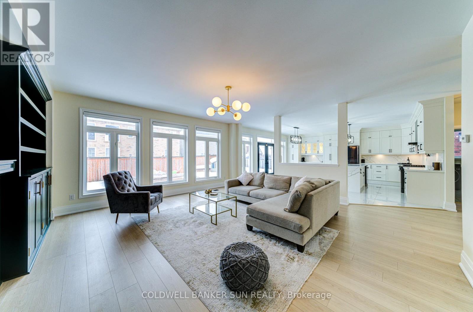 33 Ellis Crescent, Kawartha Lakes (Lindsay), Ontario  K9V 0A5 - Photo 12 - X12982506