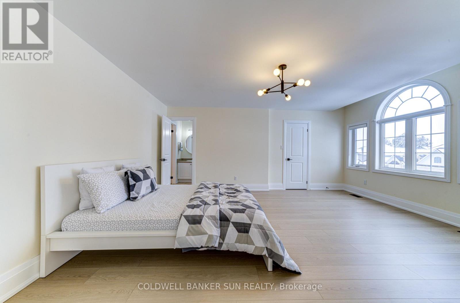 33 Ellis Crescent, Kawartha Lakes (Lindsay), Ontario  K9V 0A5 - Photo 30 - X12982506