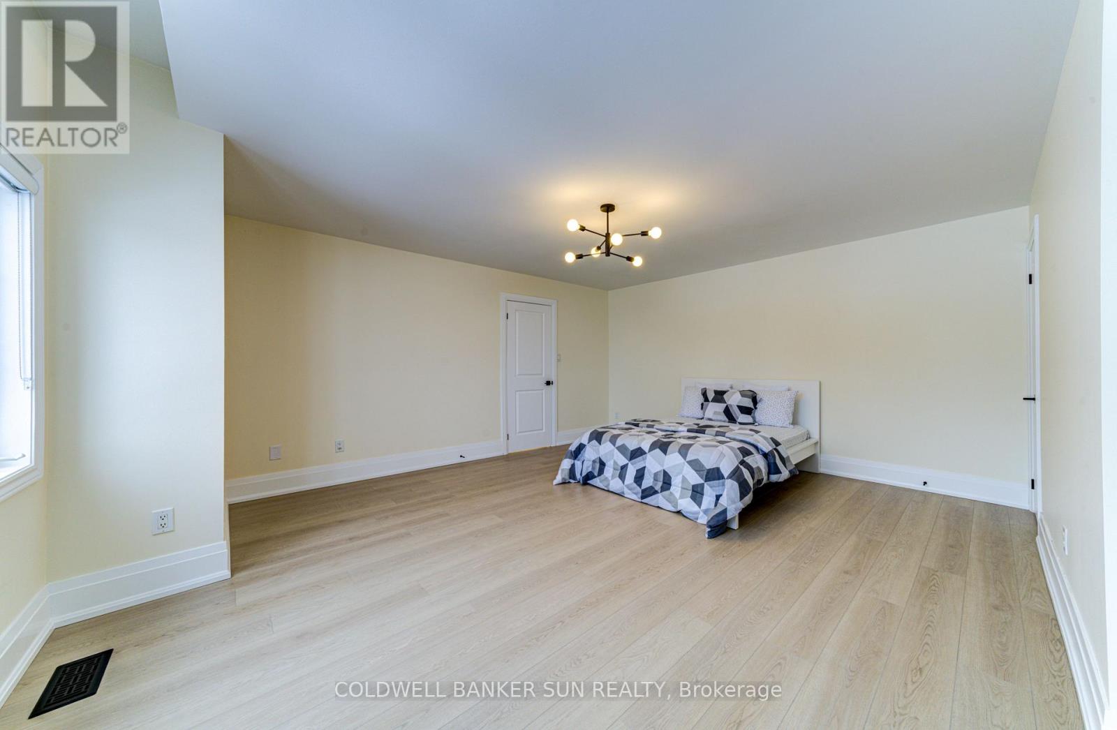 33 Ellis Crescent, Kawartha Lakes (Lindsay), Ontario  K9V 0A5 - Photo 32 - X12982506