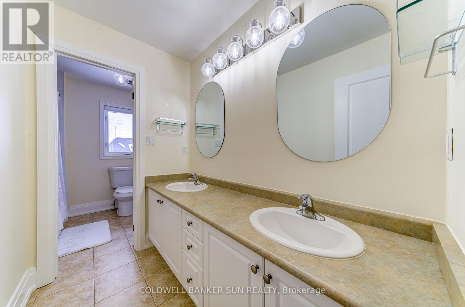 33 Ellis Crescent, Kawartha Lakes (Lindsay), Ontario  K9V 0A5 - Photo 40 - X12982506