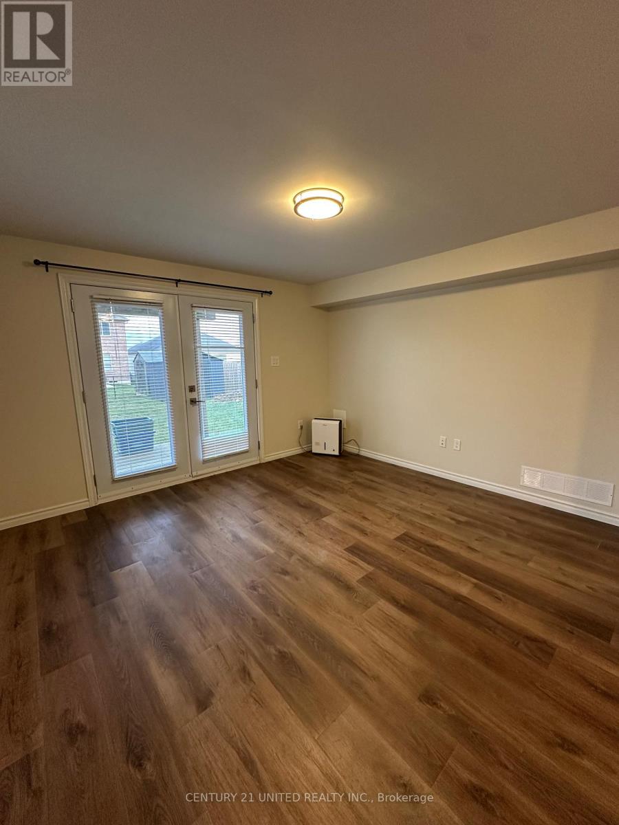 302 Blacksmith Way, Peterborough (Northcrest Ward 5), Ontario  K9L 0B5 - Photo 3 - X12983024