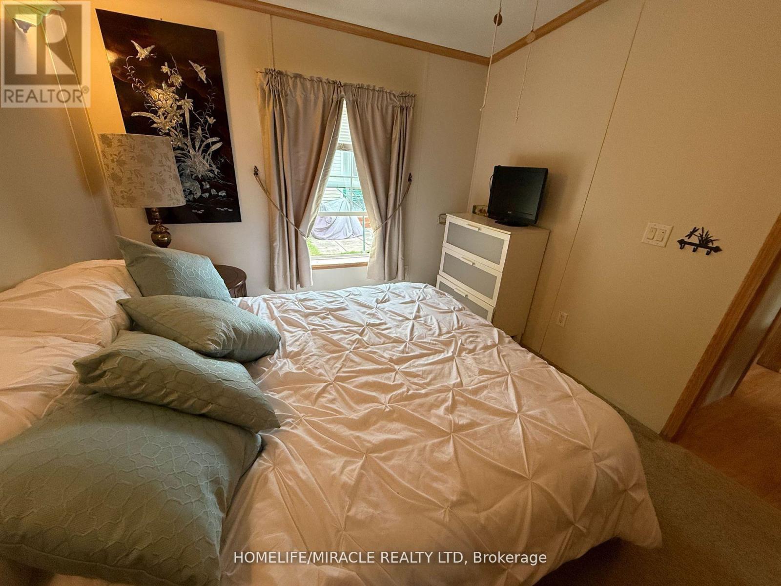 11 Grandview Drive, Peterborough (Otonabee Ward 1), Ontario  K0L 2G0 - Photo 9 - X12983624