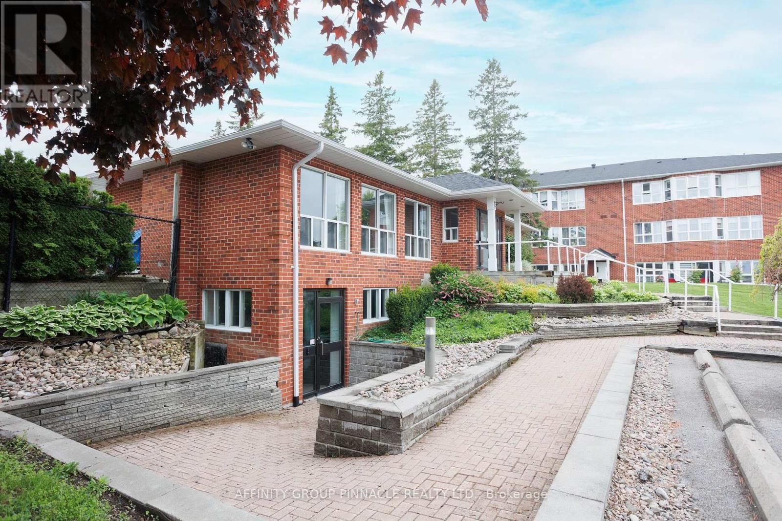 203 - 4 Heritage Way, Kawartha Lakes (Lindsay), Ontario  K9V 5Z2 - Photo 3 - X12984466