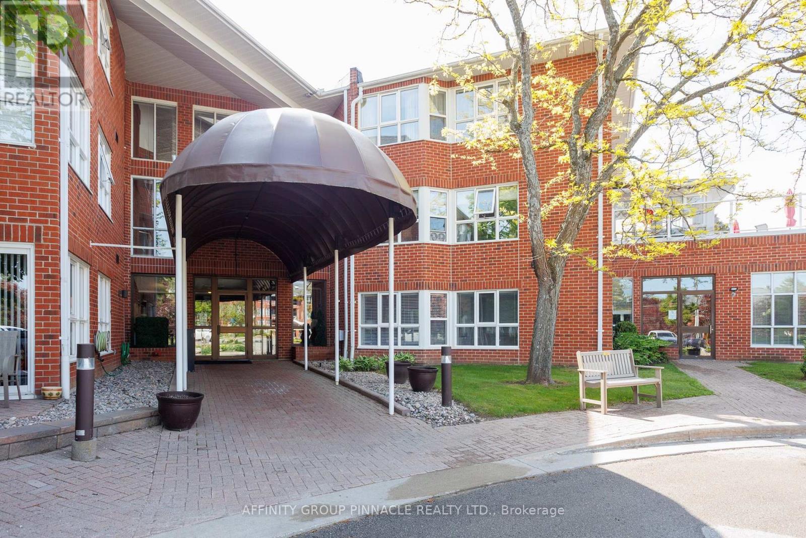 203 - 4 Heritage Way, Kawartha Lakes (Lindsay), Ontario  K9V 5Z2 - Photo 4 - X12984466