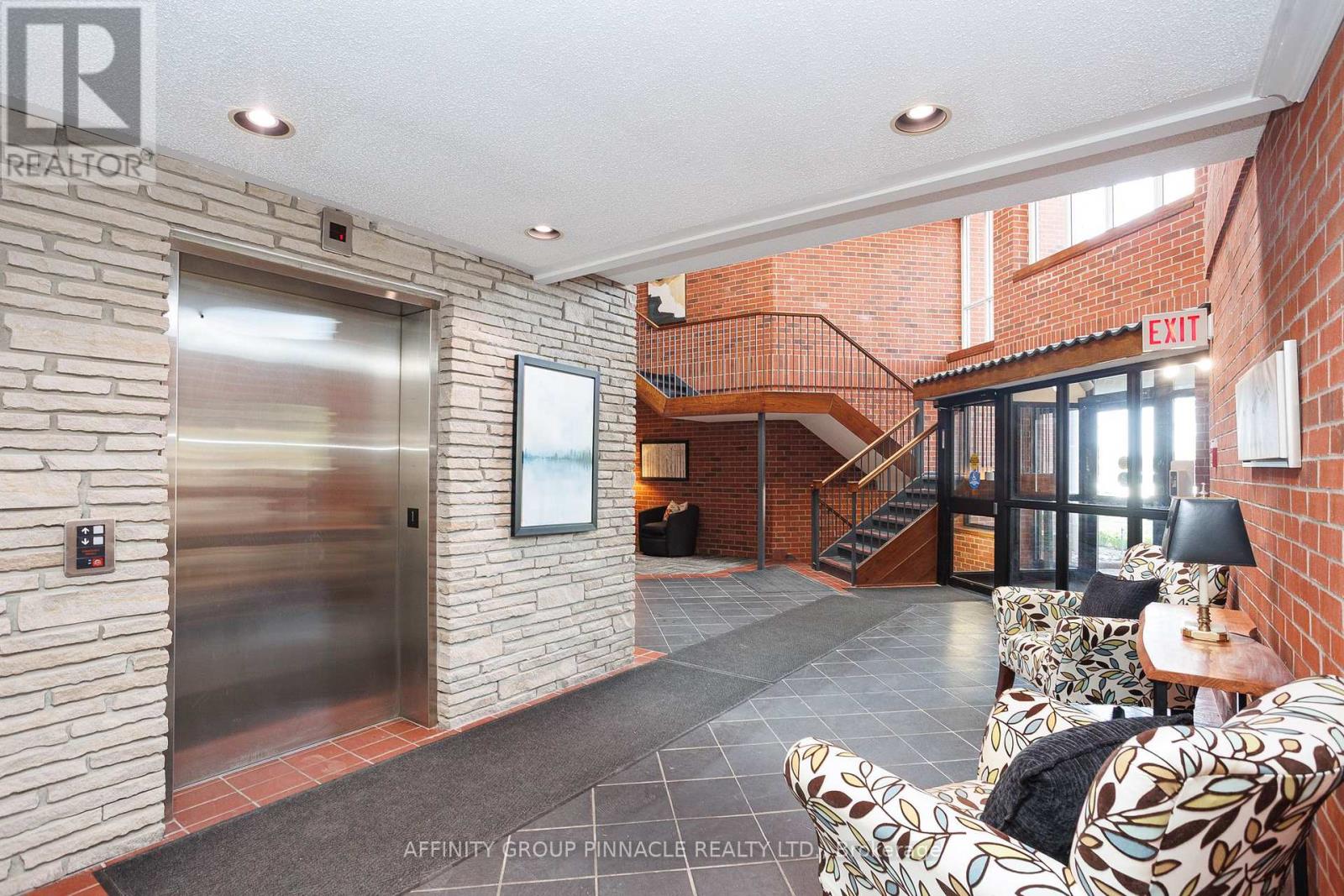 203 - 4 Heritage Way, Kawartha Lakes (Lindsay), Ontario  K9V 5Z2 - Photo 6 - X12984466