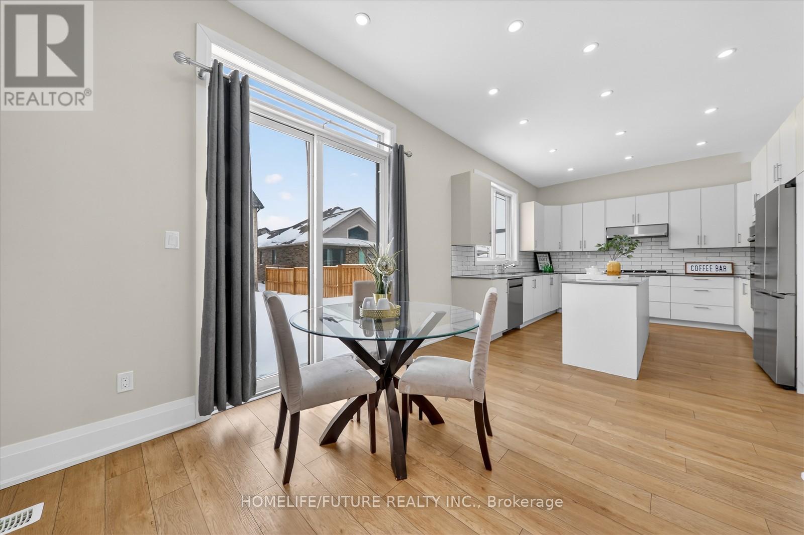 212 Mallory Terrace, Peterborough (Northcrest Ward 5), Ontario  K9H 0J8 - Photo 12 - X12984496