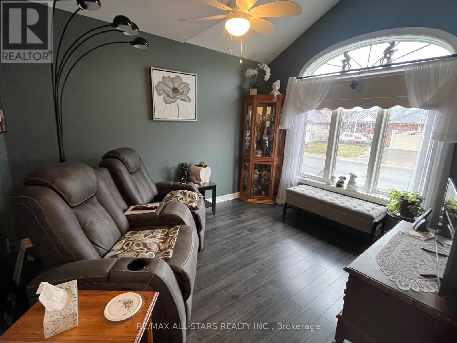 15 Purple Dusk Drive, Kawartha Lakes (Lindsay), Ontario  K9V 0B2 - Photo 3 - X12985026