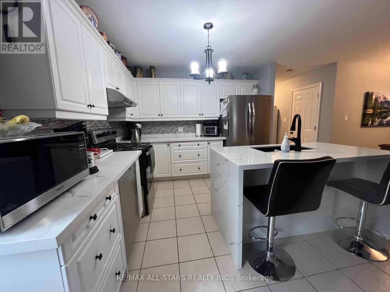 15 Purple Dusk Drive, Kawartha Lakes (Lindsay), Ontario  K9V 0B2 - Photo 6 - X12985026