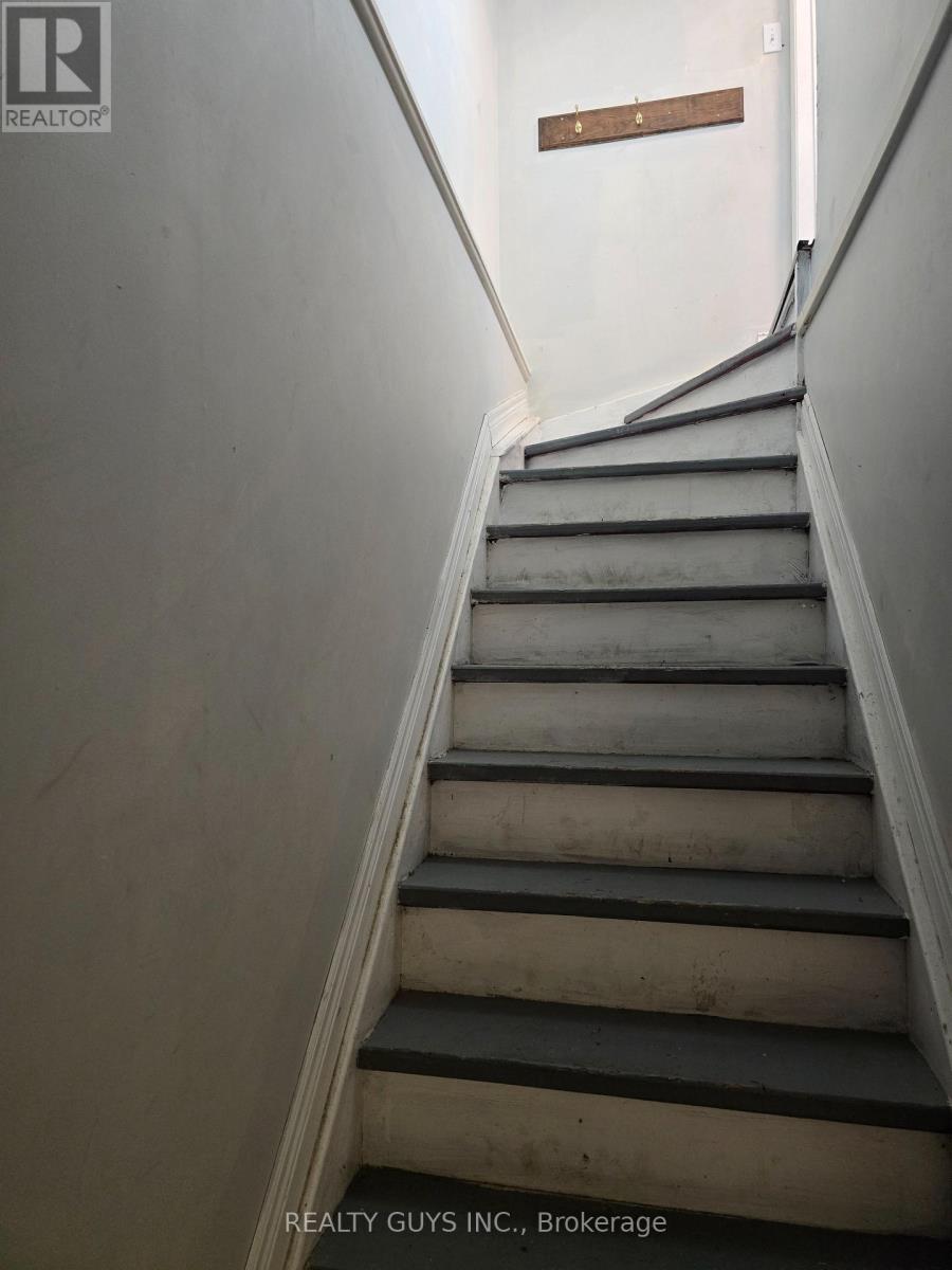 542 Westman Avenue, Peterborough (Otonabee Ward 1), Ontario  K9K 2E6 - Photo 21 - X12985820