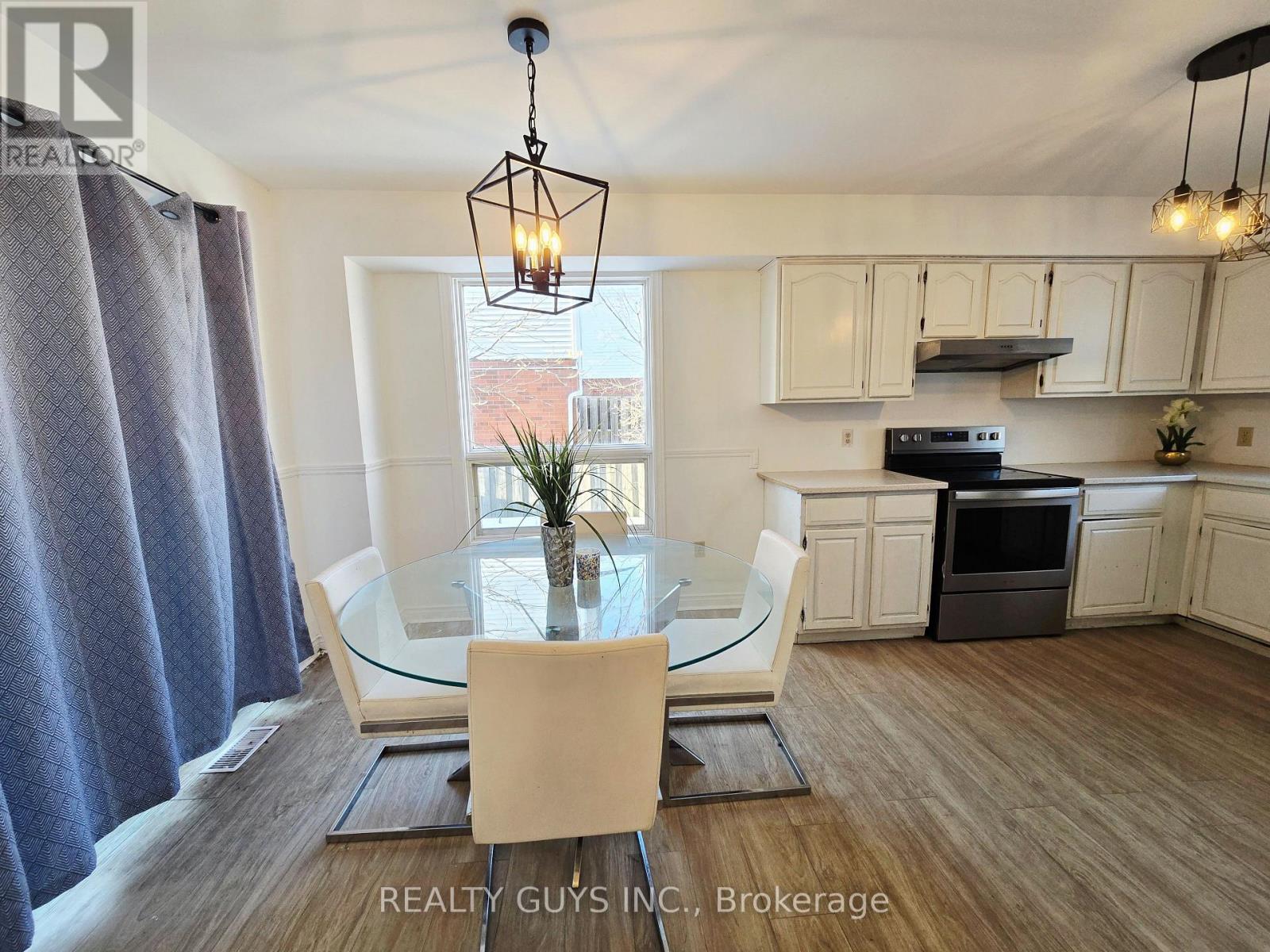 542 Westman Avenue, Peterborough (Otonabee Ward 1), Ontario  K9K 2E6 - Photo 3 - X12985820