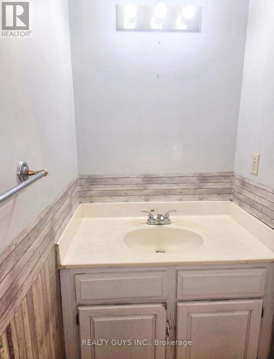 542 Westman Avenue, Peterborough (Otonabee Ward 1), Ontario  K9K 2E6 - Photo 8 - X12985820