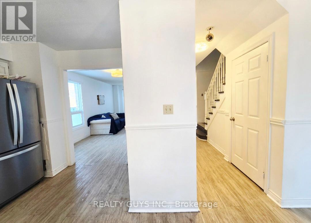 542 Westman Avenue, Peterborough (Otonabee Ward 1), Ontario  K9K 2E6 - Photo 9 - X12985820