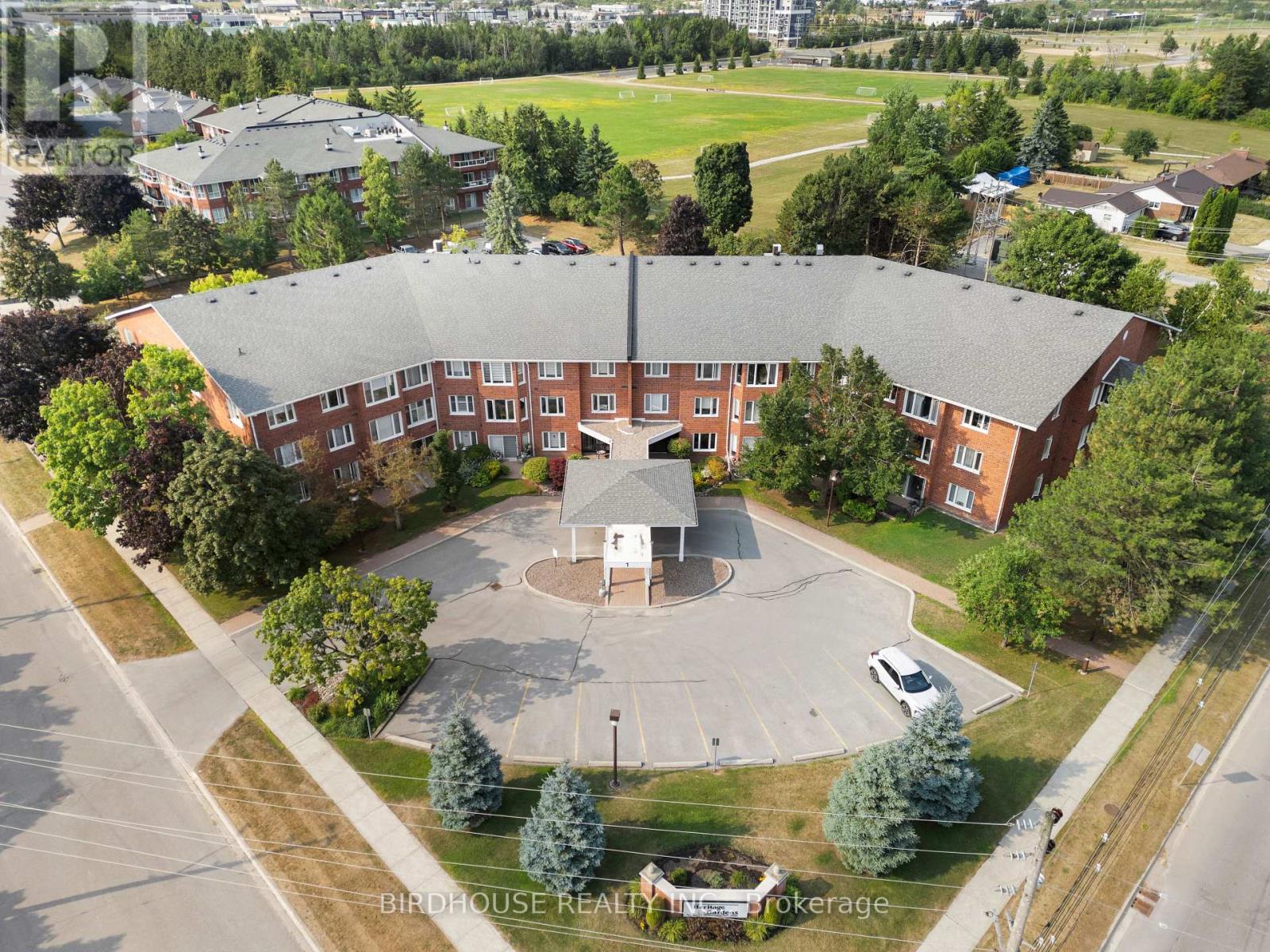 109 - 1 Heritage Way, Kawartha Lakes (Lindsay), Ontario  K9V 5P9 - Photo 2 - X12986500