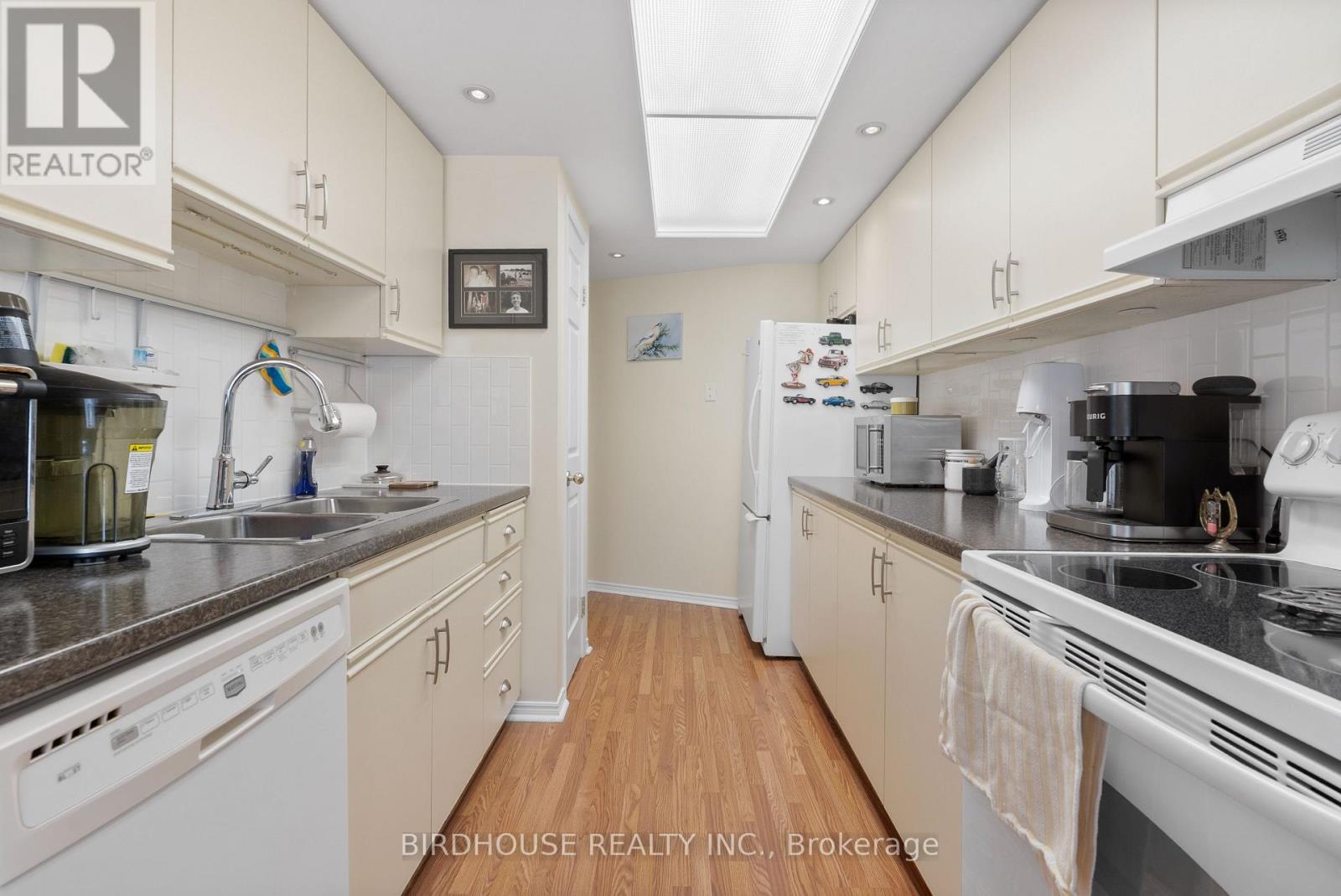 109 - 1 Heritage Way, Kawartha Lakes (Lindsay), Ontario  K9V 5P9 - Photo 5 - X12986500