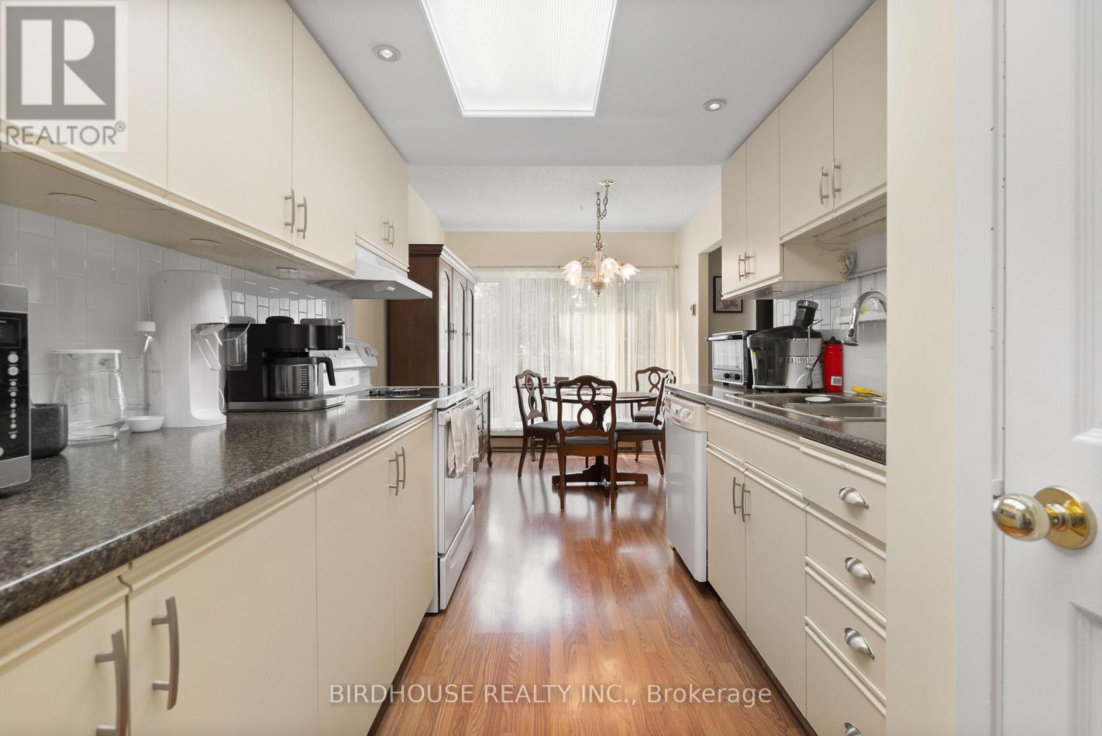 109 - 1 Heritage Way, Kawartha Lakes (Lindsay), Ontario  K9V 5P9 - Photo 6 - X12986500