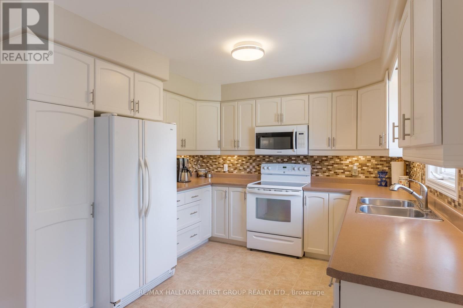 4 Bluewater Avenue, Kawartha Lakes (Fenelon), Ontario  K9V 0K6 - Photo 13 - X12986564