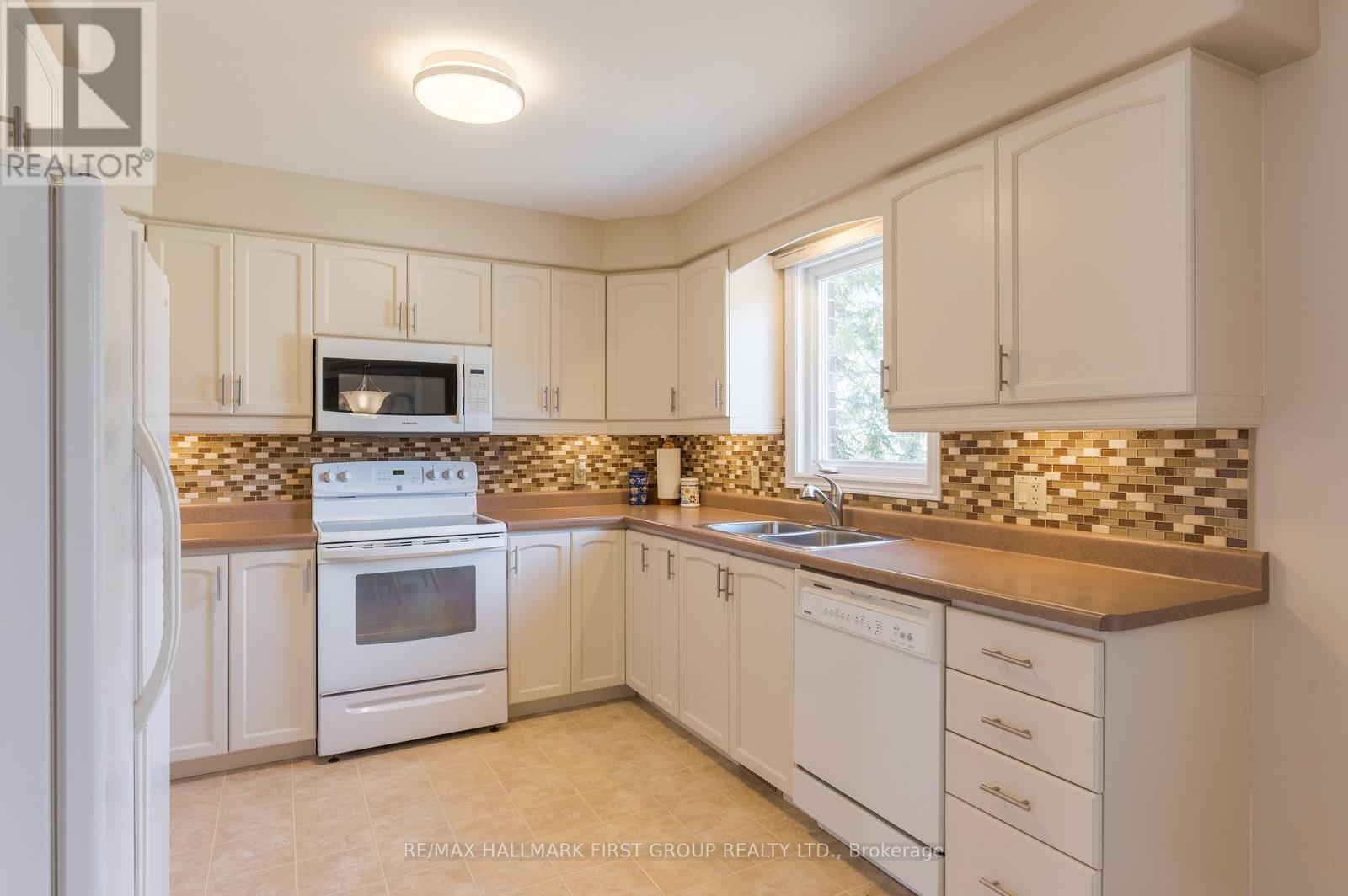 4 Bluewater Avenue, Kawartha Lakes (Fenelon), Ontario  K9V 0K6 - Photo 14 - X12986564