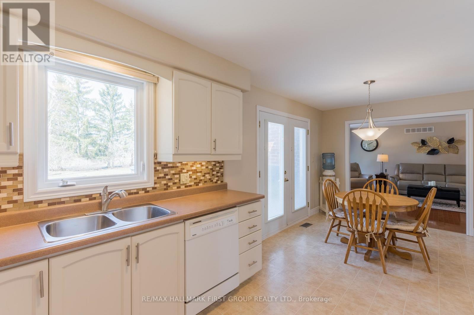 4 Bluewater Avenue, Kawartha Lakes (Fenelon), Ontario  K9V 0K6 - Photo 15 - X12986564