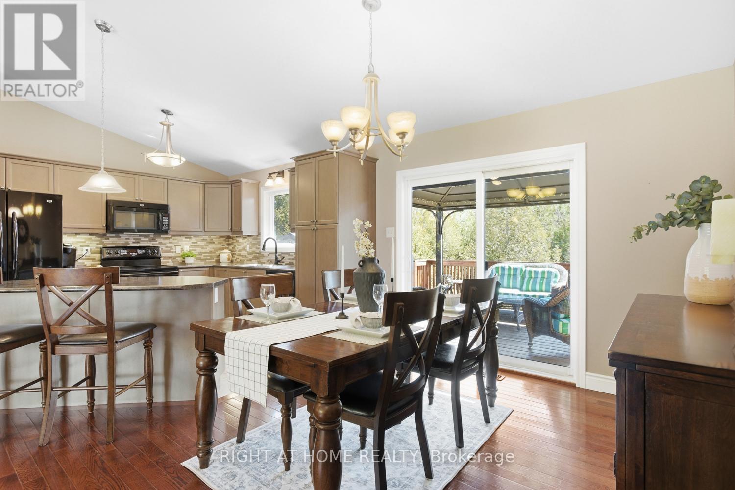 216 Mount Horeb Road, Kawartha Lakes (Ops), Ontario  K9V 4R4 - Photo 14 - X12986712