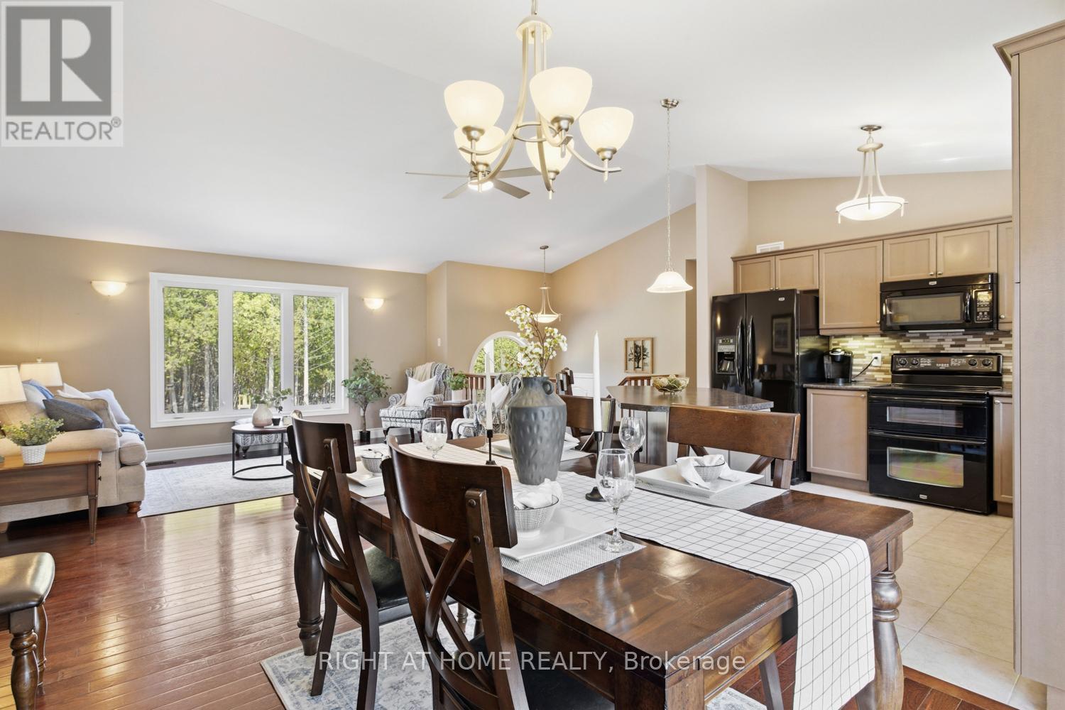 216 Mount Horeb Road, Kawartha Lakes (Ops), Ontario  K9V 4R4 - Photo 15 - X12986712