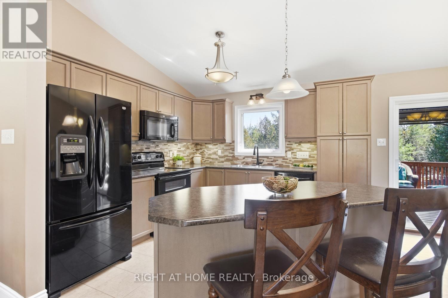 216 Mount Horeb Road, Kawartha Lakes (Ops), Ontario  K9V 4R4 - Photo 16 - X12986712