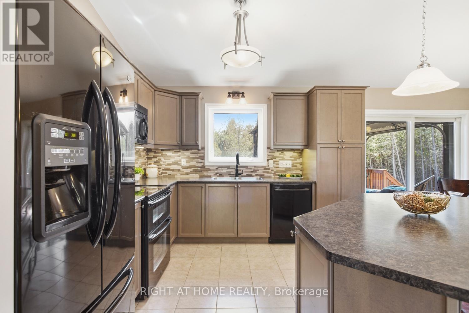 216 Mount Horeb Road, Kawartha Lakes (Ops), Ontario  K9V 4R4 - Photo 17 - X12986712