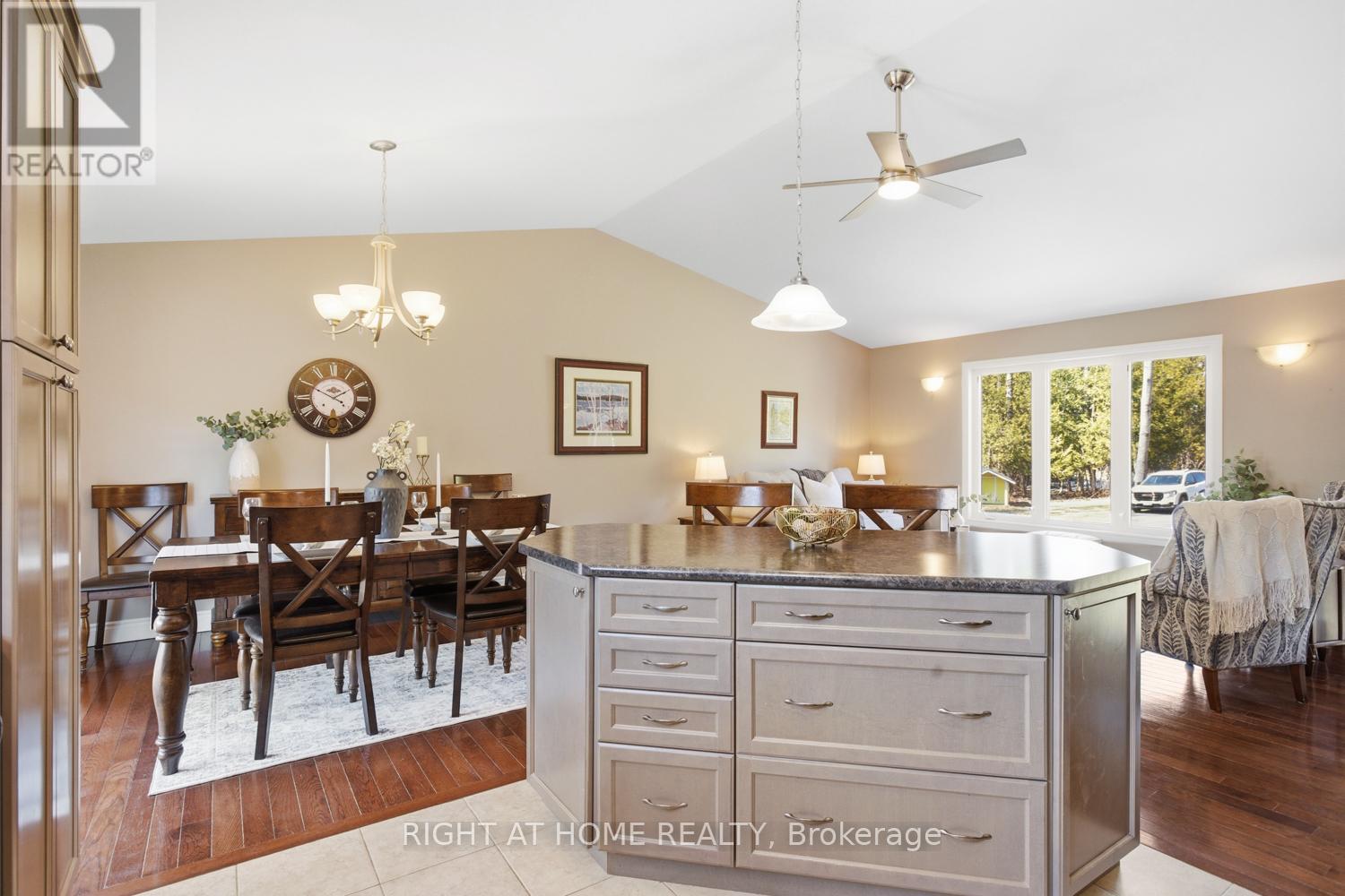 216 Mount Horeb Road, Kawartha Lakes (Ops), Ontario  K9V 4R4 - Photo 18 - X12986712