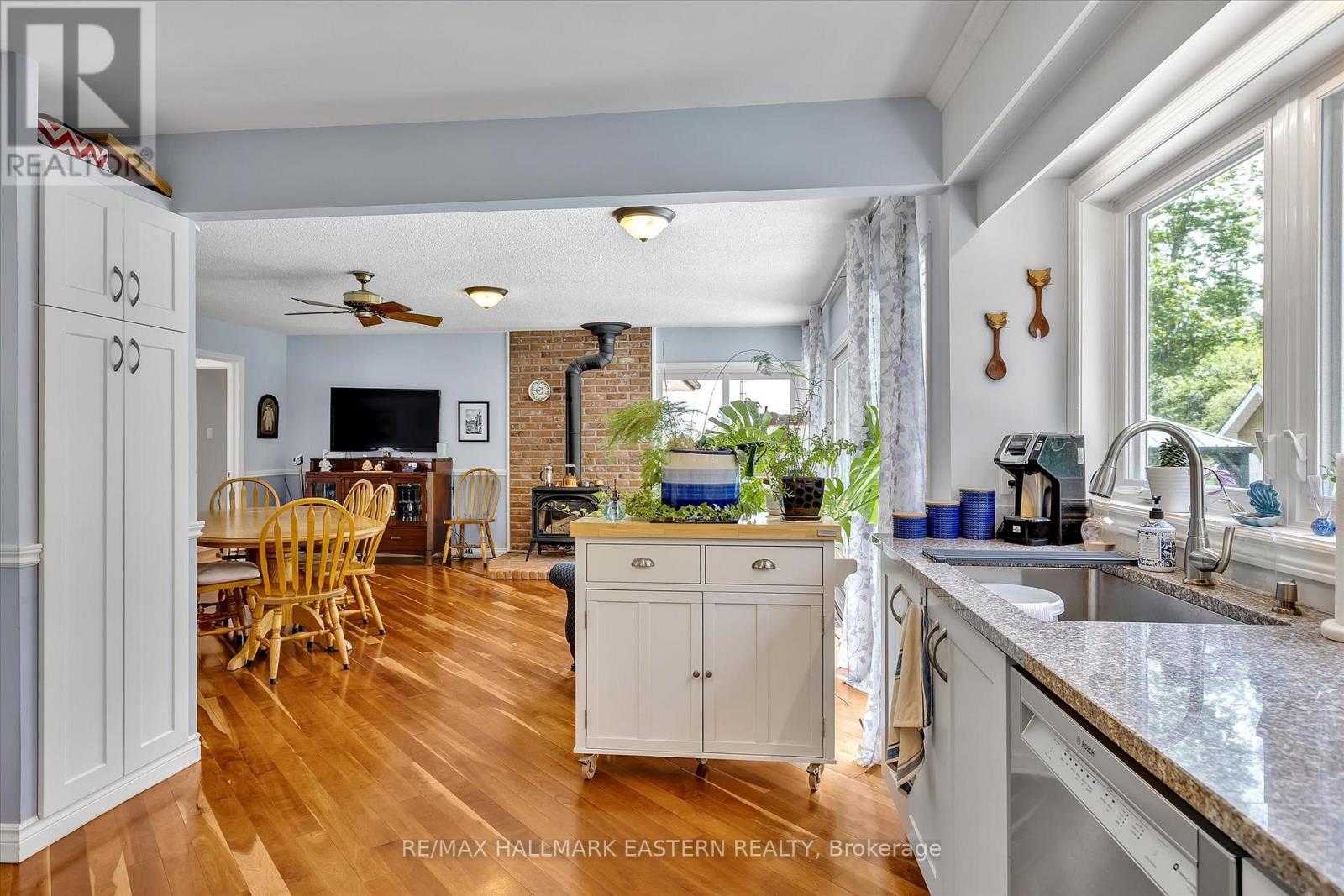 959 Golfview Road, Peterborough (Otonabee Ward 1), Ontario  K9J 7W2 - Photo 8 - X12986732