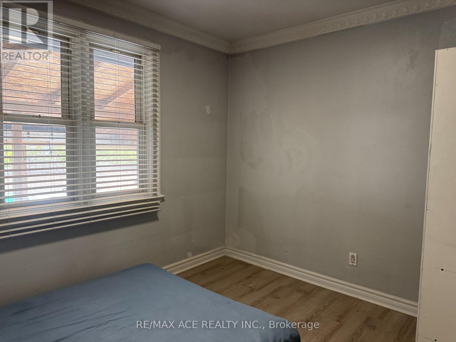 92 Ware Street, Peterborough (Town Ward 3), Ontario  K9J 2B7 - Photo 13 - X12986726