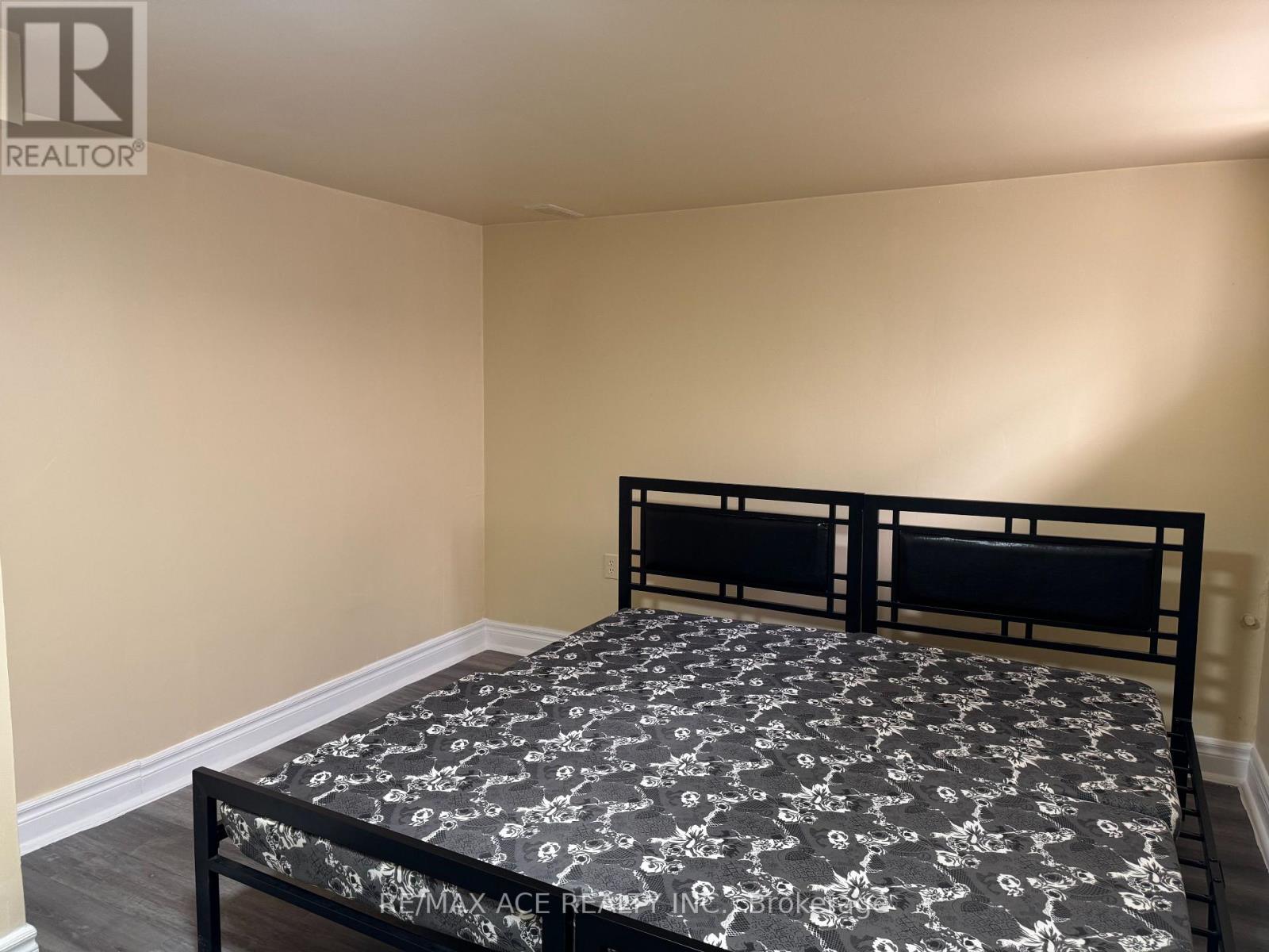 92 Ware Street, Peterborough (Town Ward 3), Ontario  K9J 2B7 - Photo 29 - X12986726