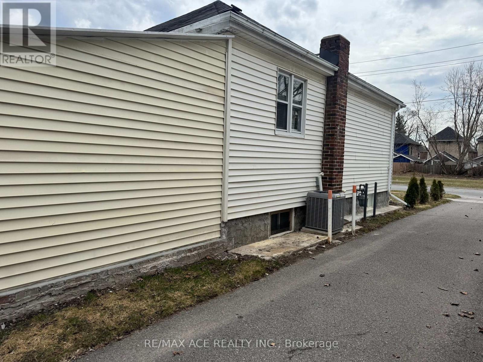 92 Ware Street, Peterborough (Town Ward 3), Ontario  K9J 2B7 - Photo 36 - X12986726