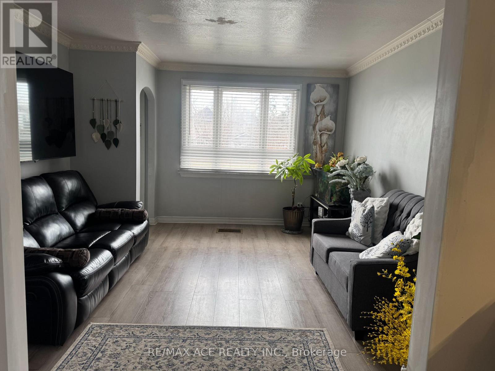 92 Ware Street, Peterborough (Town Ward 3), Ontario  K9J 2B7 - Photo 6 - X12986726