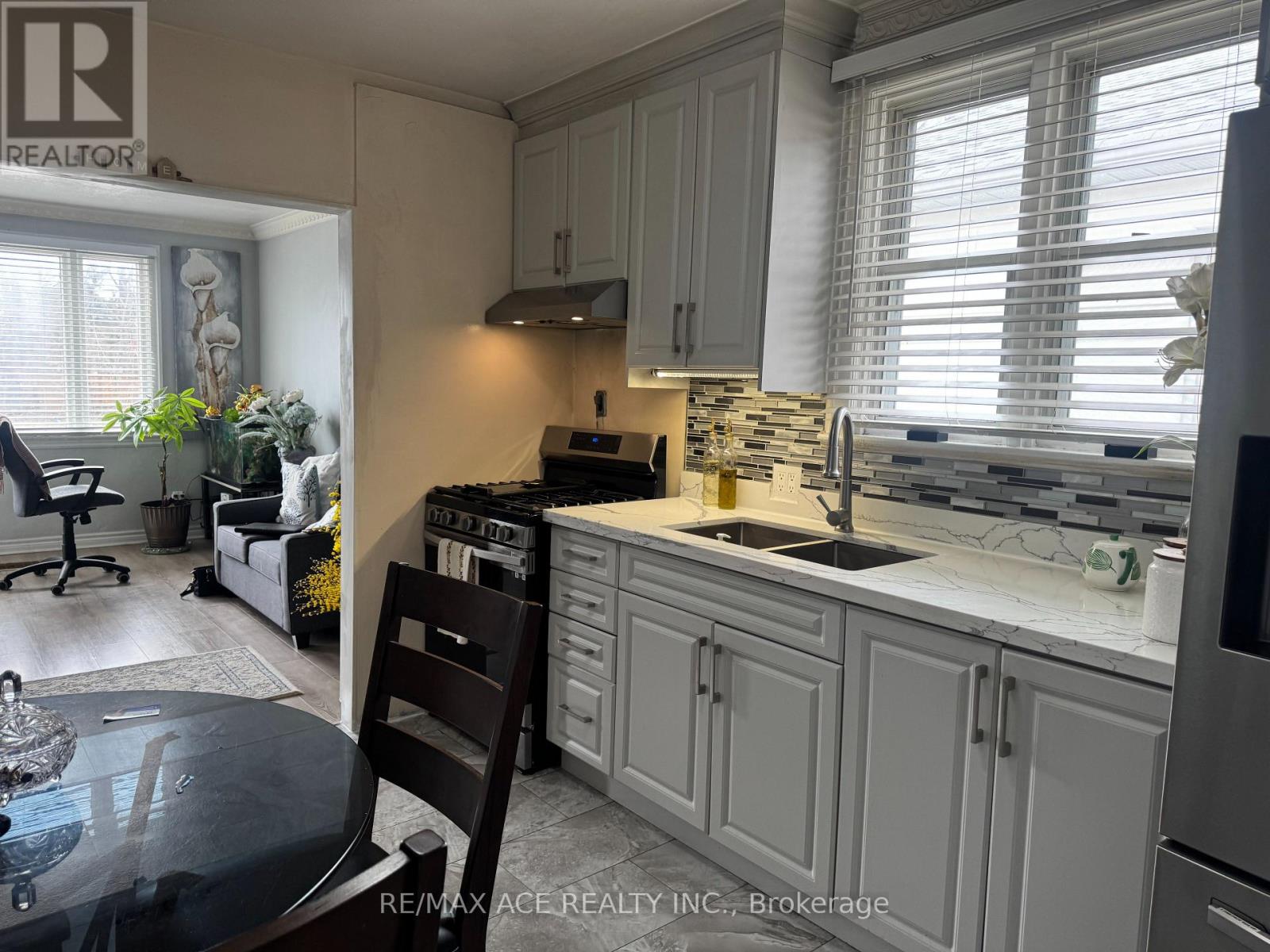 92 Ware Street, Peterborough (Town Ward 3), Ontario  K9J 2B7 - Photo 7 - X12986726